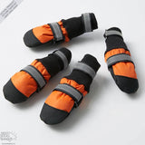 Botas para Animais de Estimação en color naranja y negro, diseñadas para la comodidad y protección de mascotas.